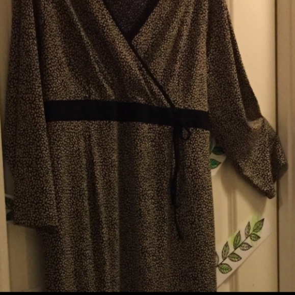 Elegant Motherhood Maternity Dress - Picture 4 of 8